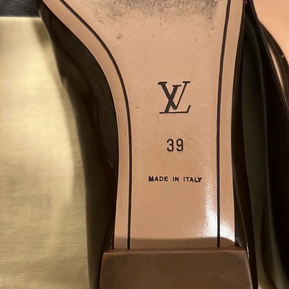 Louis Vuitton Patent Leather Flats with Pink Strap - Picture 6 of 11